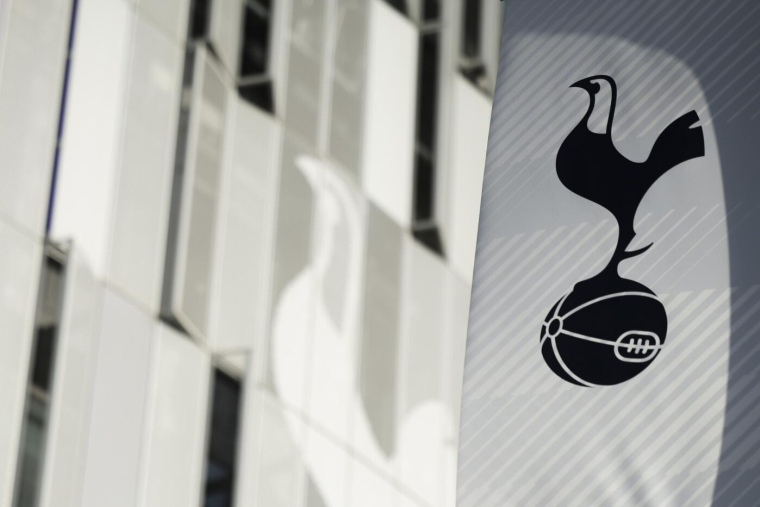 Tottenham bannit trois supporters à vie après des saluts nazis