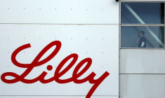 USA: ELI LILLY VA TESTER UN TRAITEMENT ANTI-COVID DANS DES MAISONS DE RETRAITE