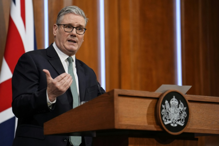 Le Premier ministre britannique Keir Starmer fait une déclaration dans la salle de presse du 9 Downing Street, dans le centre de Londres, le 19 janvier 2026 ( POOL / Jordan Pettitt )