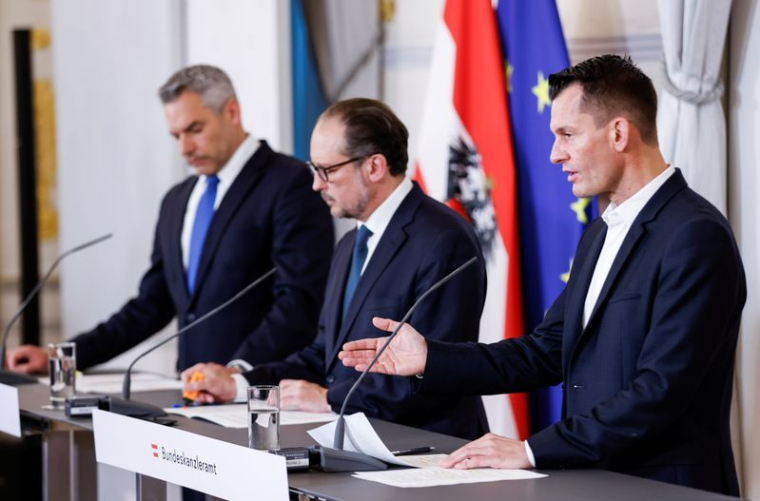 CORONAVIRUS: L'AUTRICHE ORDONNE AUX NON-VACCINÉS DE SE CONFINER