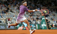 L'Italie Flavio Cobolli en quart de finale de Roland-Garros contre le Canadien Felix Auger-Aliassime le 3 juin 2026 à Paris ( AFP / Thomas SAMSON )
