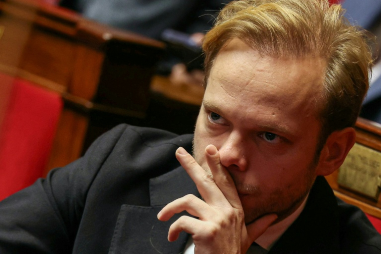 Le député ciottiste Charles Alloncle, rapporteur de la commission d'enquête sur l'audiovisuel public, le 23 décembre 2025 à l'Assemblée nationale à Paris ( AFP / Thomas SAMSON )