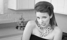 (Crédits photo : Adobe Stock - argent et compte bancaire des femmes)