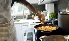Voici quelques astuces pour faire baisser vos factures en réduisant les temps de cuisson. ( crédit photo : Getty Images )
