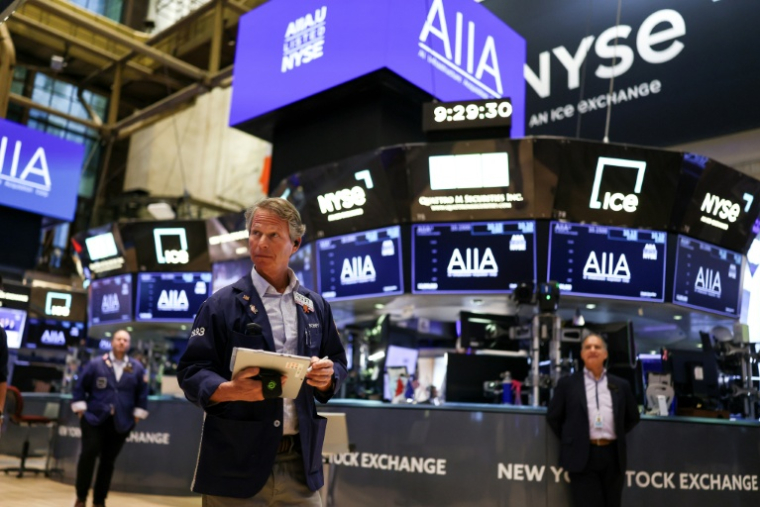 Des opérateurs à la Bourse de New York, le 19 novembre 2025 ( AFP / CHARLY TRIBALLEAU )
