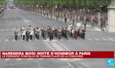 Célébrations du 14-Juillet à Paris : début du défilé militaire sous l'œil de milliers de Français et de touristes