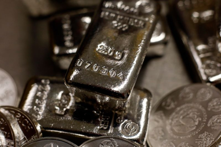 LES PETITS PORTEURS S'EN PRENNENT À L'ARGENT, LES COURS GRIMPENT