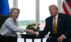 Donald Trump et Ursula von der Leyen, à Turnberry, en Ecosse, le 27 juillet 2025. ( AFP / BRENDAN SMIALOWSKI )