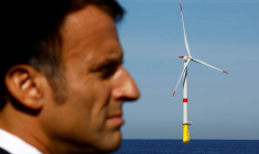 Le président français Emmanuel Macron visite le parc éolien offshore de Saint-Nazaire, en France