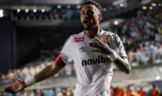 Un doublé, un hommage à Vinicius et une embrouille : Neymar est de retour