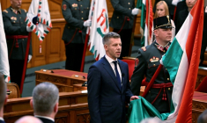 Prestation de serment du nouveau Premier ministre hongrois, Peter Magyar, devant le Parlement à Budapest, le 9 mai 2026 ( AFP / Attila KISBENEDEK )