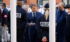 A MARSEILLE, MACRON PROMET DES POLICIERS ET DES MOYENS