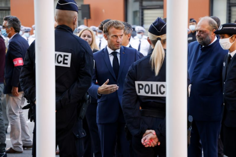 A MARSEILLE, MACRON PROMET DES POLICIERS ET DES MOYENS