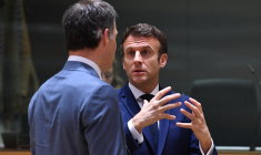 Emmanuel Macron et Alexandre De Croo, le 25 mars 2023, à Bruxelles ( AFP / JOHN THYS )