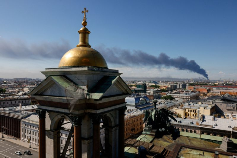 Des drones ukrainiens frappent un terminal pétrolier à Saint-Pétersbourg alors que le "Davos" de Poutine débute