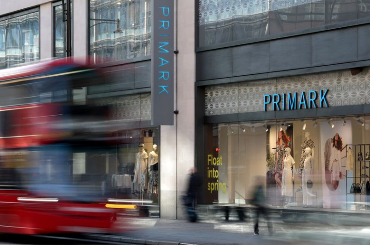 Vues de Primark sur Oxford Street à Londres