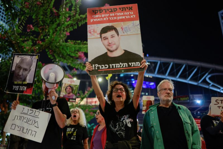 Manifestation contre la gestion par le gouvernement israélien du conflit en cours à Gaza et pour montrer le soutien aux otages, à Tel Aviv