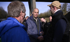 Arnaud Rousseau, président de la FNSEA, sur le barrage de l'autoroute A16, près de Beauvais, le 28 janvier 2024. ( AFP / JULIEN DE ROSA )