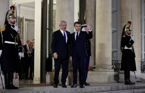 Emmanuel Macron rencontre le Premier ministre israélien Netanyahu à Paris