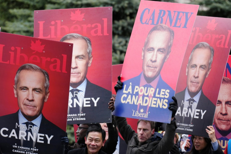 Des supporters du parti libéral à Montréal le 16 avril 2025 ( POOL / Chris Young )