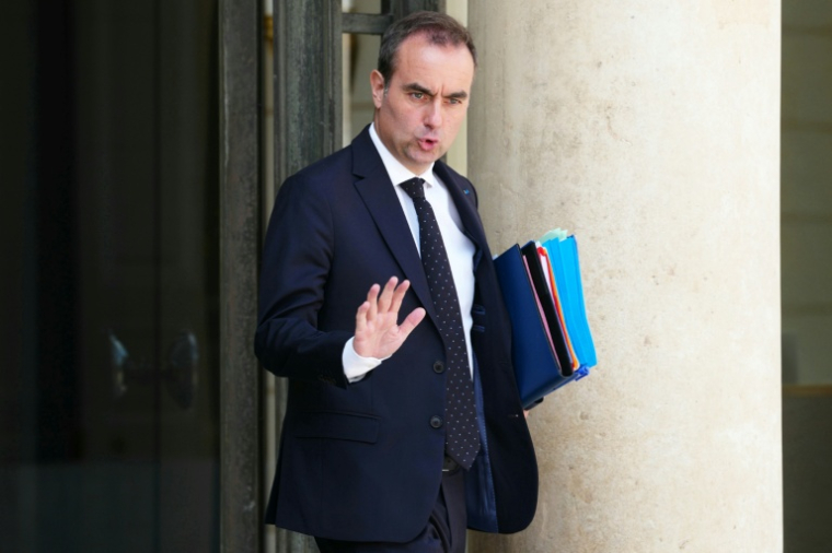 Le Premier ministre Sébastien Lecornu quitte l'Elysée après le conseil des ministres le 22 juillet 2026 ( AFP / Dimitar DILKOFF )