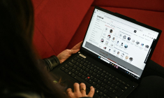 Le ministre de l'Intérieur a saisi la justice pour demander le blocage du site Shein, après le signalement de poupées sexuelles d'apparence enfantine et d'armes de catégorie A (machettes, poings américains) vendues sur la plateforme (illustration) ( AFP / JULIE SEBADELHA )