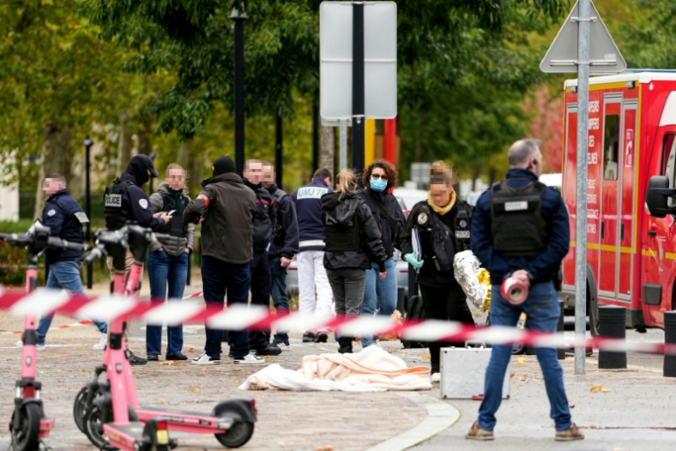 La police intervient sur les lieux de tirs à Trappes, dans les Yvelines, le 23 octobre 2026 ( AFP / Dimitar DILKOFF )