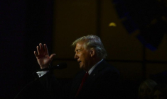 Donald Trump, entre en scène après les premiers résultats de l'élection présidentielle américaine à West Palm Beach