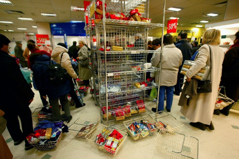 Un magasin Marks and Spencer, le 21 décembre 2001 à Paris ( AFP / PIERRE VERDY )
