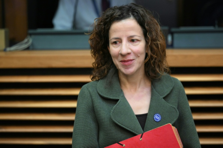 La commissaire européenne aux Affaires sociales Roxana Minzatu annonce mardi des propositions pour faciliter la mobilité des travailleurs dans l'Union européenne, Strasbourg, le 15 septembre 2026 ( AFP / Nicolas TUCAT )