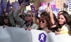 Droits des femmes: le cortège s'élance à Paris avec Gisèle Pélicot et sa fille