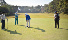 Des golfeurs à Nampho, en Corée du Nord, le 20 octobre 2022. ( AFP / KIM WON JIN )