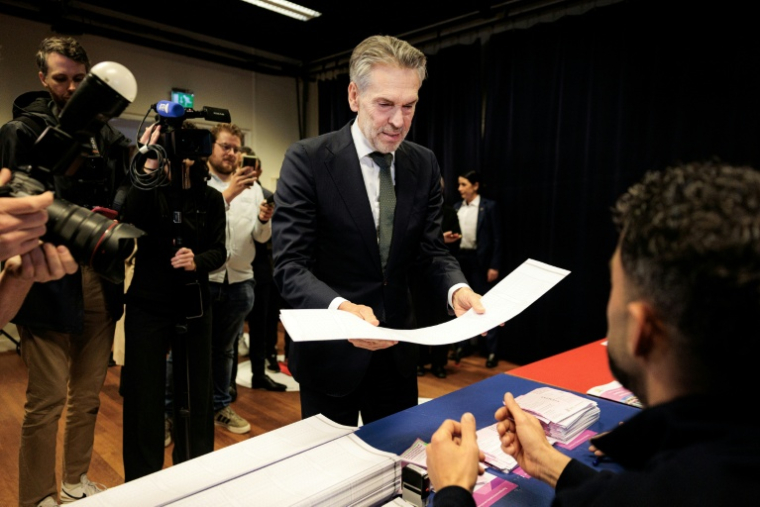 Le Premier ministre néerlandais démissionnaire, Dick Schoof, à La Hague aux Pays-Bas, le 29 octobre 2025 ( ANP / Ramon van Flymen )