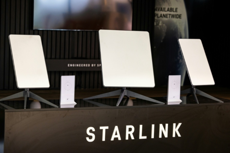 Des antennes satellites Starlink exposée lors d'une foire à Berlin, le 31 août 2023 ( AFP / Odd ANDERSEN )
