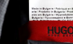 le logo "Hugo Boss" est visible sur un costume à Munich