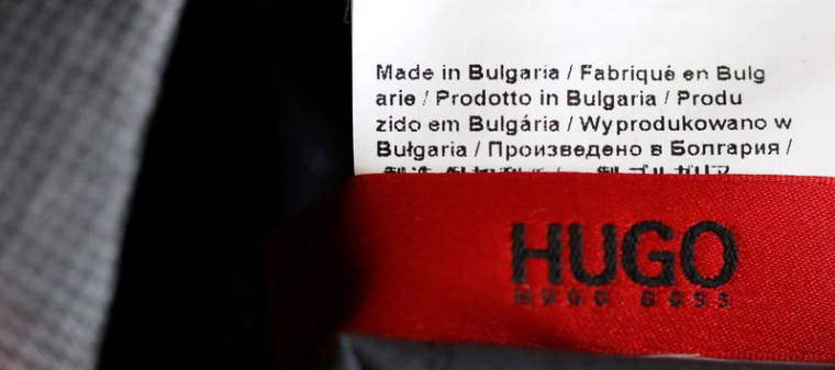 le logo "Hugo Boss" est visible sur un costume à Munich