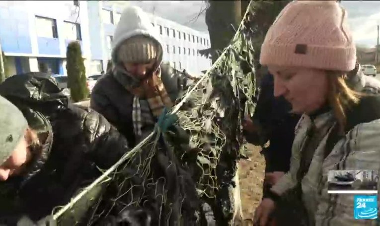 Guerre en Ukraine : les civils mobilisés sur tous les fronts