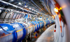 Le Grand collisionneur de hadrons (LHC), dans un tunnel de l'Organisation européenne pour la recherche nucléaire (Cern), lors de travaux de maintenance le 6 février 2020 à Echenevex, près de Genève ( AFP / VALENTIN FLAURAUD )