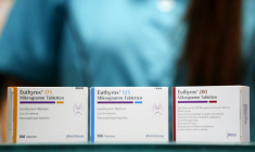 L'Agence française du médicament (ANSM) a annoncé que le traitement Euthyrox, identique à l'ancienne formule (Levothyrox) prescrit dans les maladies de la thyroïde, continuera à être distribué "jusqu'à fin 2028" en France ( AFP / PASCAL POCHARD-CASABIANCA )