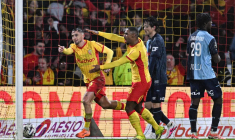 Lens reprend la première place au PSG