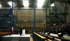 Le président français Emmanuel  Macron visite la base navale de sous-marins nucléaires de l'île Longue