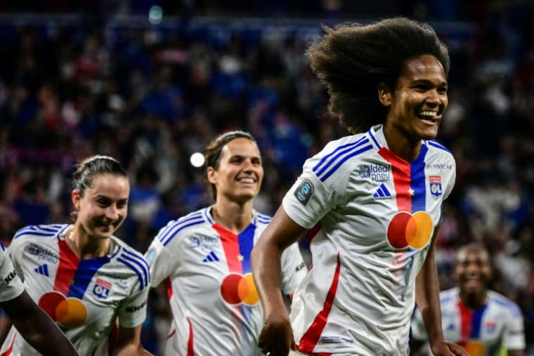 Wendie Renard, autrice du 3e but de Lyon face au PSG, en finale de la Première ligue, le 16 mai 2025 à Décines-Charpieu ( AFP / OLIVIER CHASSIGNOLE )