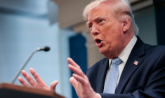 Le président américain Donald Trump lors d'une conférence de presse sur la guerre au Moyen-Orient à la Maison Blanche, le 6 avril 2026 à Washington ( AFP / Kent Nishimura )