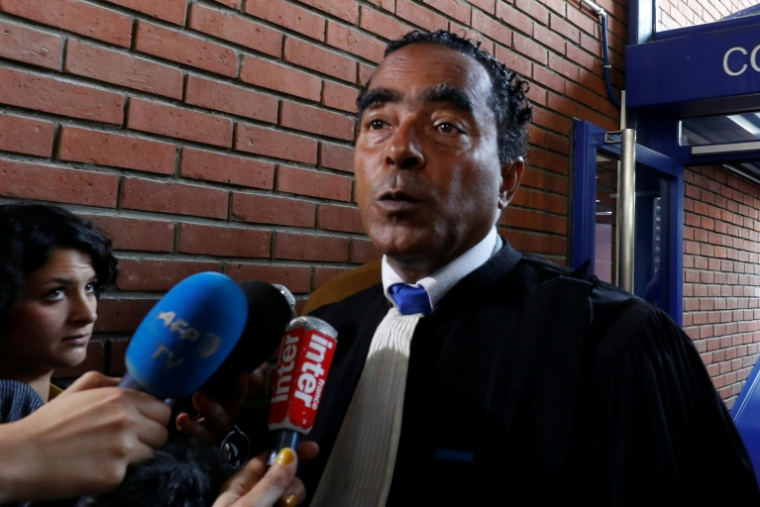 L'avocat français Alex Ursulet s'adresse aux journalistes au tribunal de Bobigny, au nord de Paris, le 27 mai 2016 ( AFP / FRANCOIS GUILLOT )