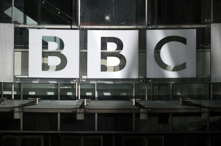 Un logo de la BBC à son siège à Londres, le 6 octobre 2022 ( AFP / Justin TALLIS )