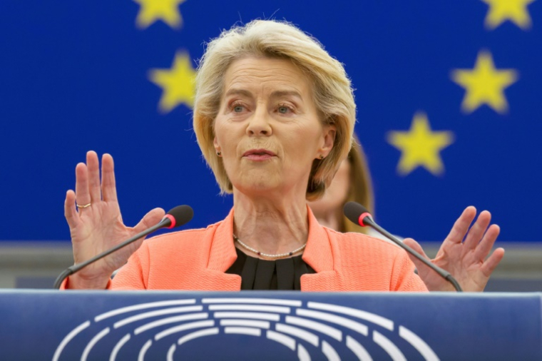 La présidente de la Commission européenne, Ursula von der Leyen, lors d'un discours devant le Parlement européen le 7 juillet 2025 ( AFP / Jean-Christophe Verhaegen )