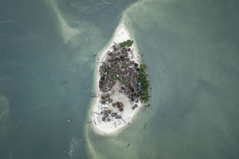 Vue aérienne de l'île de Nyangai, dans l'archipel des Tortues, au large de la Sierra Leone, le 30 avril 2025 ( AFP / PATRICK MEINHARDT )