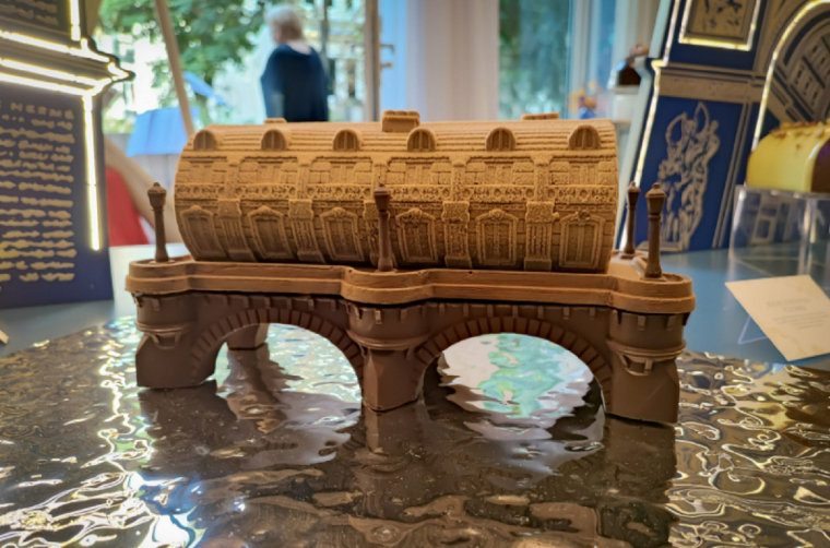 Noël: quel menu pour un réveillon d'exception? La bûche de Pierre Hermé. Crédit photo www.sortiraparis.com