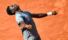 Moïse Kouamé avec le maillot du PSG à Roland-Garros