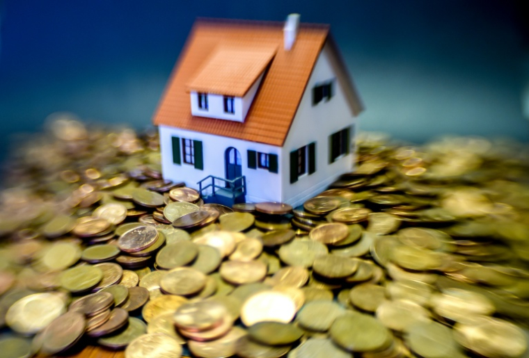 Le gouvernement a promis de faire "un point d'étape" dans "quelques mois" de l'augmentation de la taxe foncière ( AFP / Philippe HUGUEN )